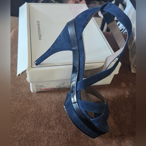 BCBGMAXAZRIA Blue Suede Platform Heel - Picture 7 of 9